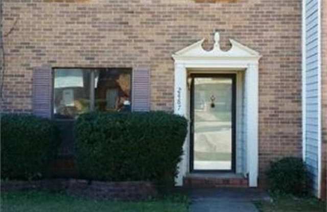 ^2487 Hampstead Dr photos photos