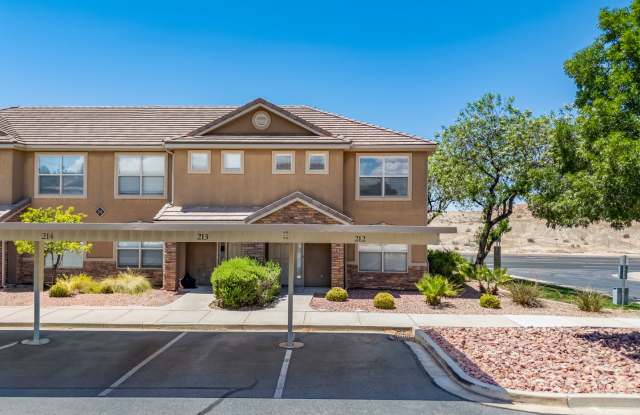 Desert Hills - Hidden Valley Townhome! Gallery 1