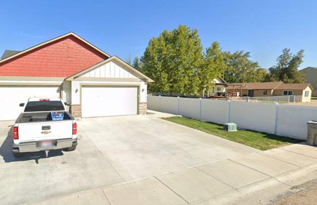 Newer Townhome Available - 2221 Ison Court, Caldwell, ID 83605