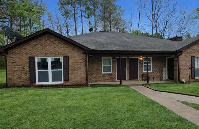 Fully Renovated 3BR/2BA Ranch-Style Townhome – SS Appliances  Washer/Dryer photos photos