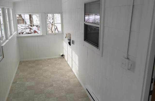 2 Bedroom Home For Rent in the Historic Arvada District Gallery 4