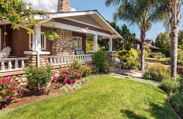Beautifully Restored Craftsman in the Lower Riviera! (Short term) - 601 East Victoria Street, Santa Barbara, CA 93103