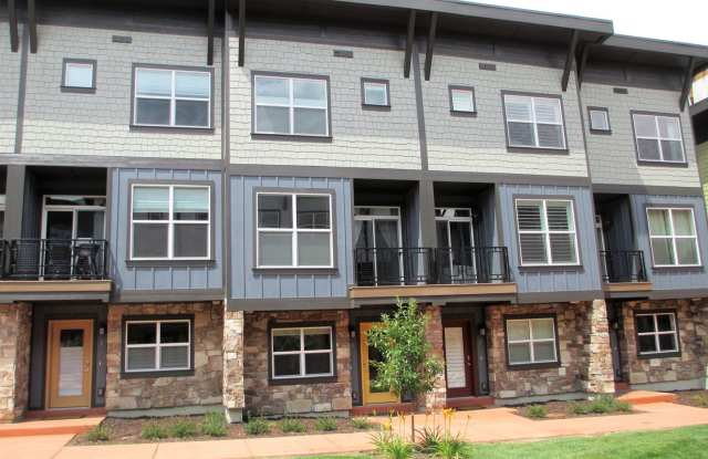 Centrally Located Newpark Townhome photos photos