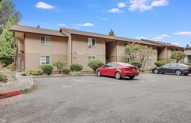 Practical and Refreshed Condo Located in Kent - 1840 Central Place South, Kent, WA 98030