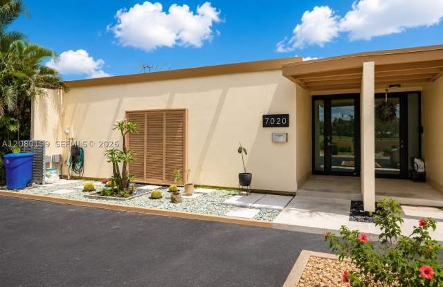 7020 Crown Gate Dr Gallery 3