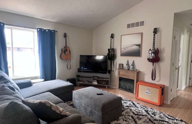 Three Bedroom Home with Central Air! Gallery 4