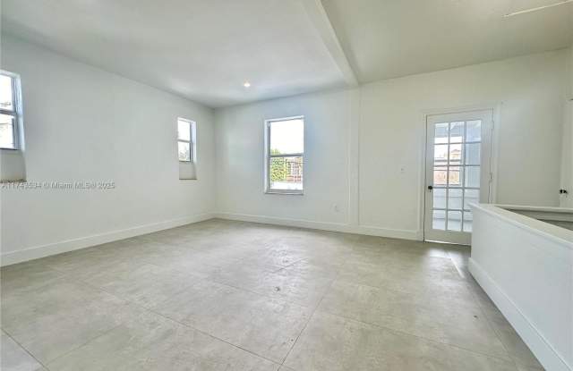 30 NW 32nd Pl photos photos