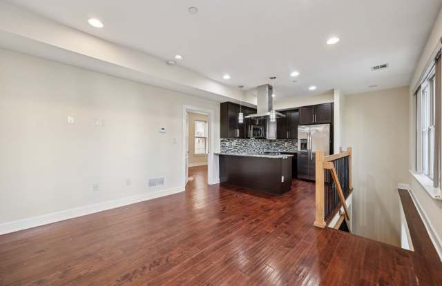 Bright 2 bed 2 bath available now - 714 North Chadwick Street, Philadelphia, PA 19130