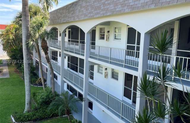 581 Blue Heron Dr Gallery 2