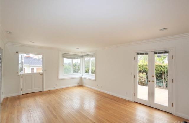 521 Saint Anns Drive Gallery 2