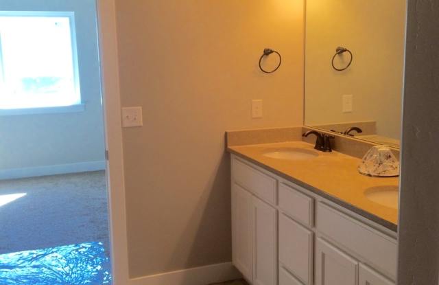 4 Bedroom Townhome in Herriman! Gallery 4