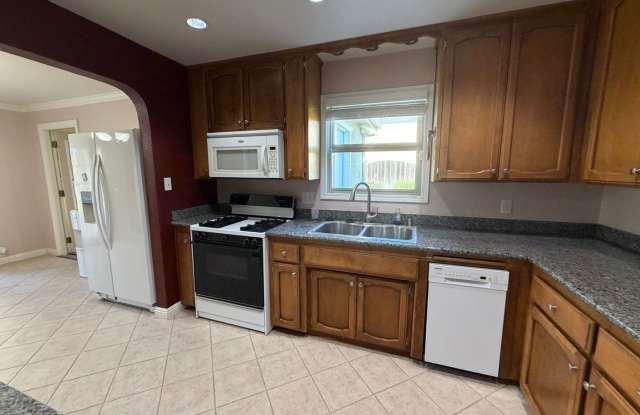 3 bed/ 1 ba house -S Yuba City Gallery 4