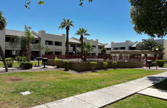 Great 2 Bedroom 2 Bathroom Gated Condo W Community Pool! photos photos