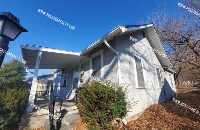 Charming 2 Bedroom Bungalow in WALDO-Available in JULY!! photos photos