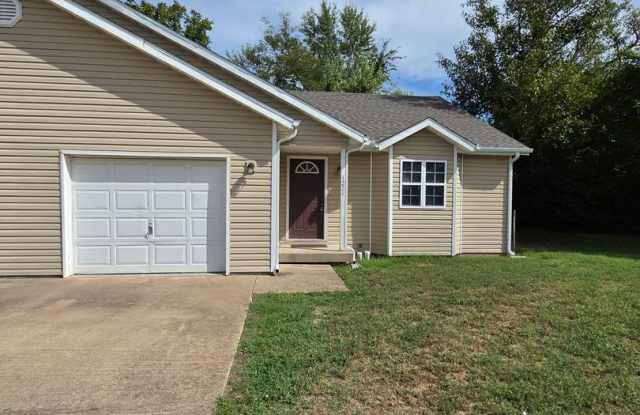 3 Bedroom 2 Bath Duplex. 1 Car garage. Gallery 3