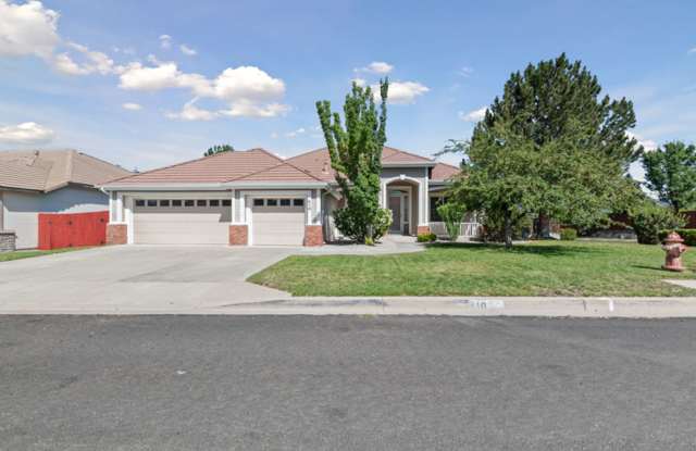 Spacious and Move In Ready in South Reno Gallery 3