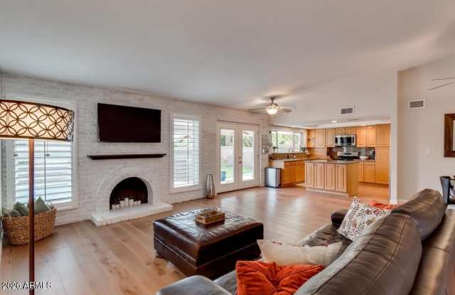 4443 E FRIESS Drive Gallery 3