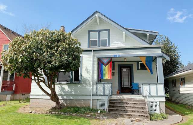 PRELEASE: 7 bdrm/2 bath in the York Neighborhood! photos photos