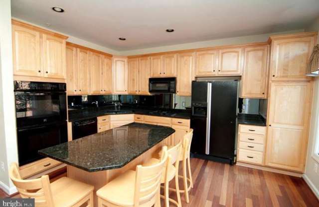 1693 HUNTING CREEK DR Gallery 4