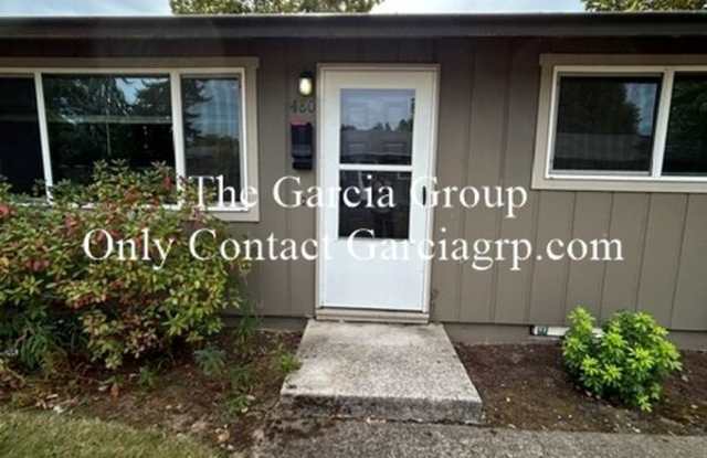 480 SE Vista Ave. Gallery 1