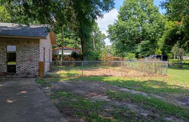 3/1. 1750 sqft Home w/Fenced Yard for Lease: 300 Slayden, Tuckerman ($1185) Gallery 3
