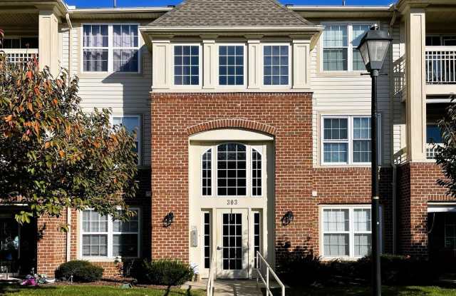 303-L TALL PINES Court Gallery 1
