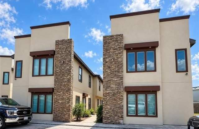 1203 White Oak Drive Gallery 2