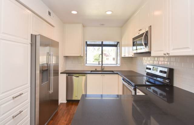 Cozy Upstairs Unit with Greenbelt View! photos photos Cozy Upstairs Unit with Greenbelt View! photos photos