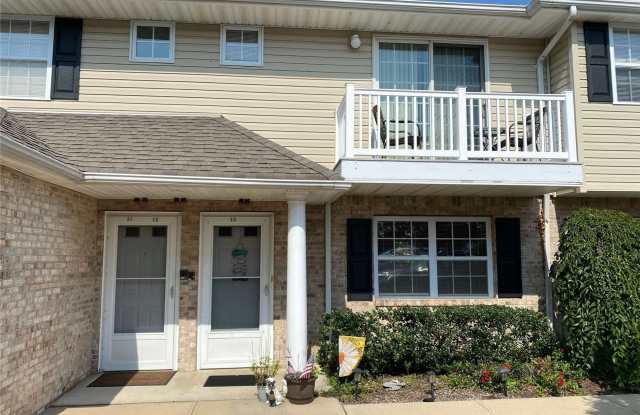 598 Washington Avenue - 598 Washington Avenue, Lindenhurst, NY 11757
