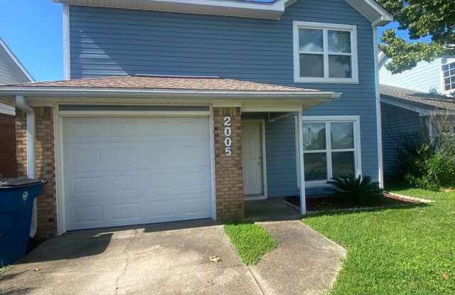 Beautiful 2 Story Home, Centrally Located in a Quiet Neighborhood! *1/2 OFF 1st Month's Rent!* photos photos