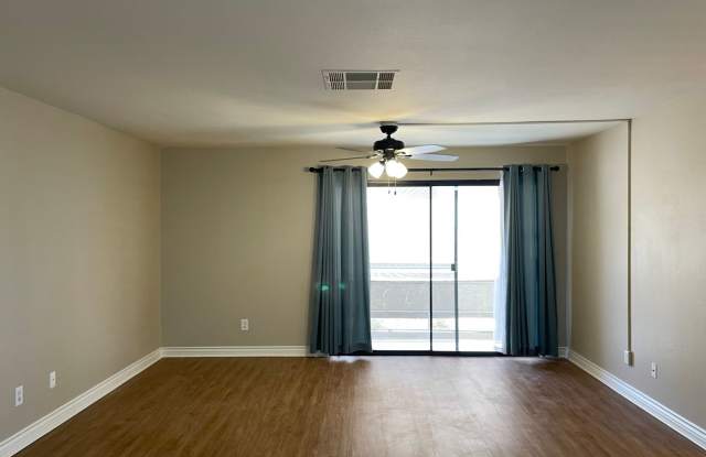 Captivating and Impeccable 3 Bedroom, 2 Bathroom in gated community Gallery 4