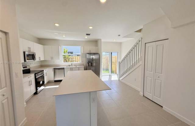 1111 SE 2nd St photos photos