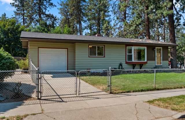 **Available August** South Hill Corner Lot 5 Bed 1 Bath updated Home Available NOW Gallery 3