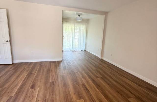 2 Bed 1.5 Bath Fully Remodeled Condo AVAILABLE 9/15/2026!! *DO NOT DISTURB TENANTS* Gallery 3
