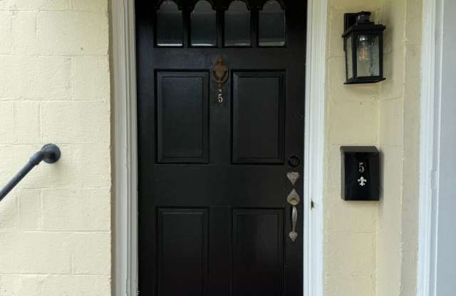 3 Bedroom End-Unit Near Downtown Easton | Heating, Water & Lawn Care Included Gallery 2