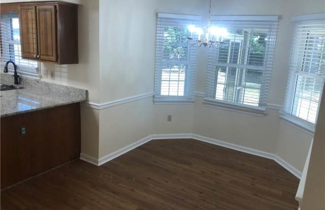 2416 Creekmore Court Gallery 4
