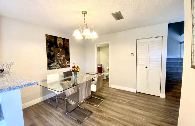 348 Lake Arbor Drive Gallery 4