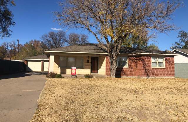Located in Canyon!!!! Nice 3bedroom 1 bath located near WT and shopping center Gallery 1