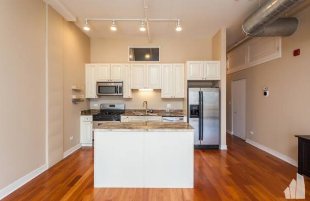 740 W Fulton St photos photos