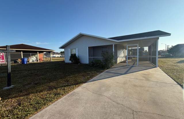RECENTLY REDUCED!!! Cozy Home Close to Downtown Fort Myers 3BR 1BA - 1837 South Markley Court, Fort Myers, FL 33916