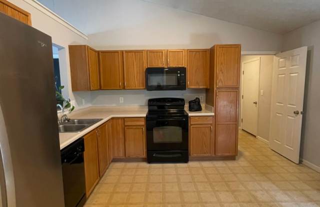 3 Bedroom Single Family Home Gallery 4