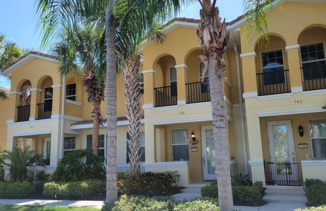 SEASONAL ONLY  3 bedroom, 2 1/2 bath townhome off University Parkway with water view Gallery 3