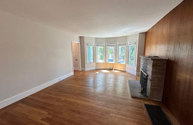 Charming 2BR Berkeley Home with Updated Kitchen, Garage & Backyard Gallery 4