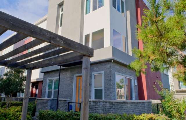Beautiful 3 Bedroom, 2.5 Bath Townhome in Dublin near BART! - 3941 Eminence Street, Dublin, CA 94568