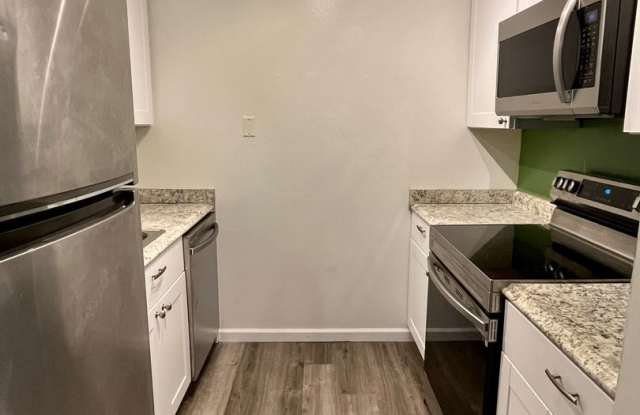 1 bed//1bath Secluded Corner-Unit Condo with Private Deck in Lynnwood photos photos 1 bed//1bath Secluded Corner-Unit Condo with Private Deck in Lynnwood photos photos