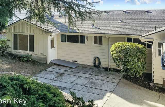 3904 SW Arroyo Dr Gallery 2
