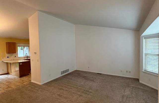 Davis Circle Split Level Home (APP#277) Gallery 3