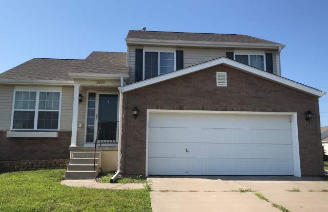 Springhill Multi-Level - 16125 Greenleaf Street, Sarpy County, NE 68136