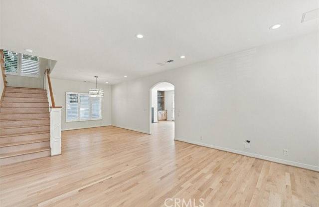 570 30th Street Gallery 2