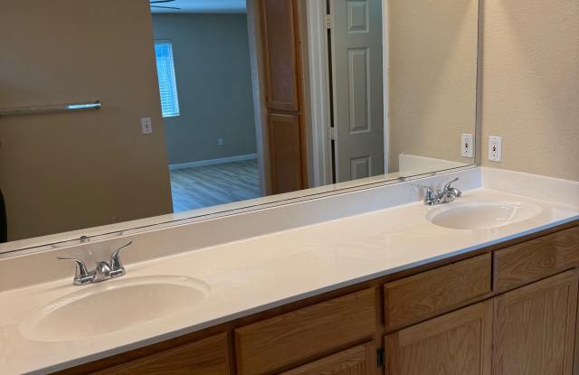 2247 Railway Cir Gallery 2